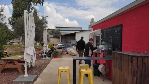 החומוס של ג’ינג’י קיבוץ עינת2.jpg